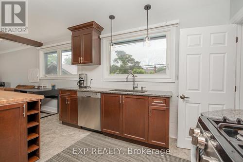 774 Cork Street, Ottawa, ON - Indoor Photo Showing Kitchen