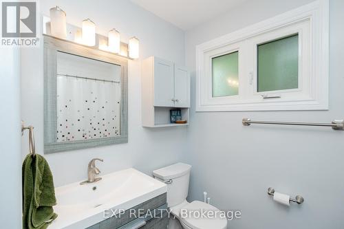 774 Cork Street, Ottawa, ON - Indoor Photo Showing Bathroom