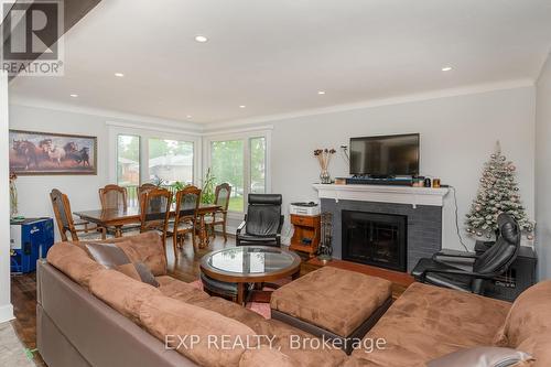 774 Cork Street, Ottawa, ON - Indoor Photo Showing Living Room With Fireplace