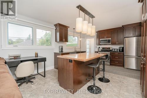 774 Cork Street, Ottawa, ON - Indoor Photo Showing Kitchen