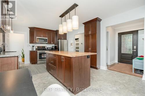 774 Cork Street, Ottawa, ON - Indoor Photo Showing Kitchen