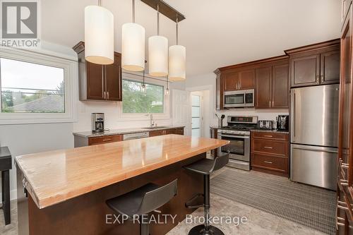 774 Cork Street, Ottawa, ON - Indoor Photo Showing Kitchen