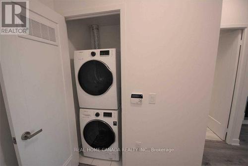 2505 - 195 Redpath Ave Avenue, Toronto, ON - Indoor Photo Showing Laundry Room