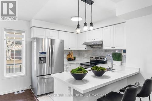 6 Blunden Road, Ajax, ON - Indoor Photo Showing Kitchen With Upgraded Kitchen