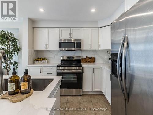 4885 Capri Crescent, Burlington, ON - Indoor Photo Showing Kitchen