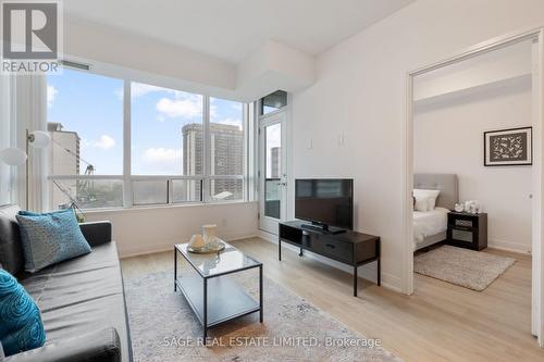 1301 - 88 Broadway Avenue, Toronto, ON - Indoor Photo Showing Living Room