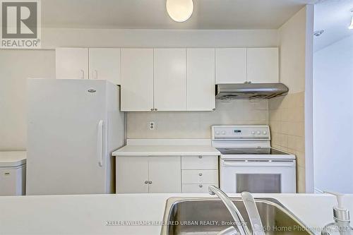 211 - 4185 Shipp Drive, Mississauga, ON - Indoor Photo Showing Kitchen