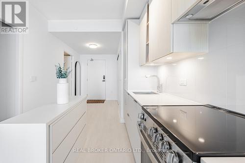 5511 - 3900 Confederation Parkway, Mississauga (City Centre), ON - Indoor Photo Showing Kitchen