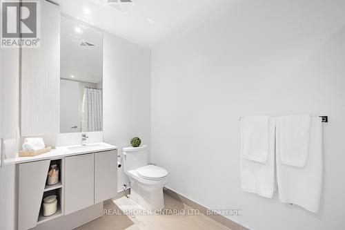 5511 - 3900 Confederation Parkway, Mississauga (City Centre), ON - Indoor Photo Showing Bathroom