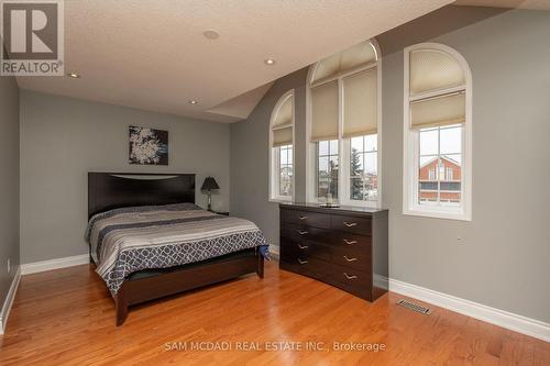 7350 Black Walnut Trail, Mississauga, ON - Indoor Photo Showing Bedroom