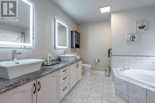 7350 Black Walnut Trail, Mississauga, ON - Indoor Photo Showing Bathroom