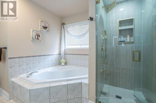 7350 Black Walnut Trail, Mississauga, ON - Indoor Photo Showing Bathroom