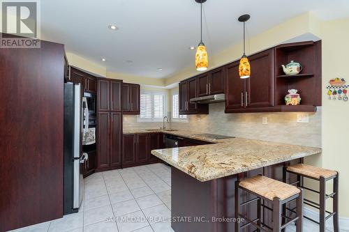 7350 Black Walnut Trail, Mississauga, ON - Indoor Photo Showing Kitchen