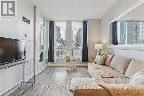 312 - 3939 Duke Of York Boulevard, Mississauga, ON - Indoor Photo Showing Living Room