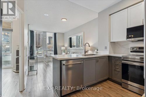 312 - 3939 Duke Of York Boulevard, Mississauga, ON - Indoor Photo Showing Kitchen With Upgraded Kitchen