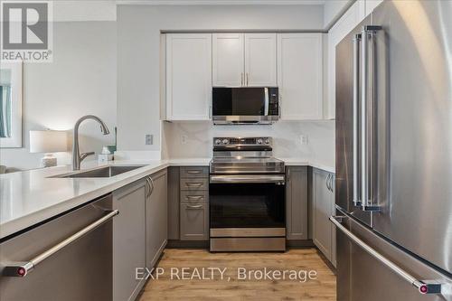 312 - 3939 Duke Of York Boulevard, Mississauga, ON - Indoor Photo Showing Kitchen With Stainless Steel Kitchen With Upgraded Kitchen