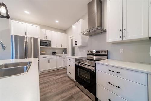 254 Tanager Trail, Winnipeg, MB - Indoor Photo Showing Kitchen With Double Sink With Upgraded Kitchen