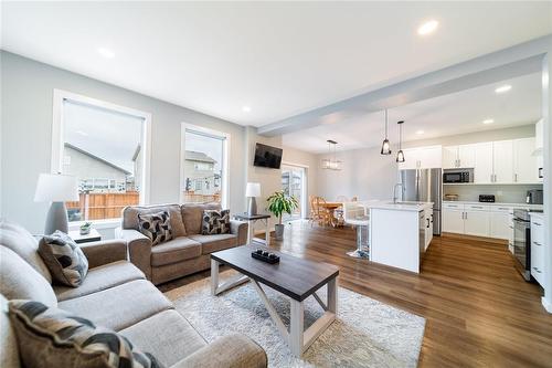 254 Tanager Trail, Winnipeg, MB - Indoor Photo Showing Living Room