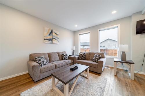 254 Tanager Trail, Winnipeg, MB - Indoor Photo Showing Living Room