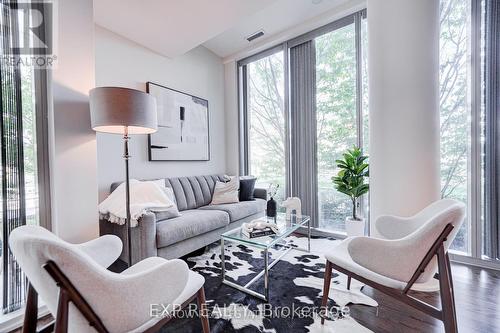 101 - 39 Queens Quay E, Toronto, ON - Indoor Photo Showing Living Room