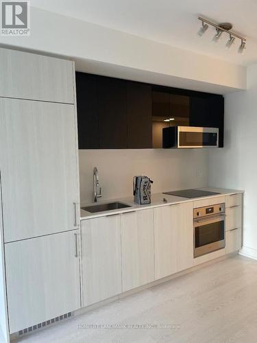 506 - 308 Jarvis Street, Toronto, ON - Indoor Photo Showing Kitchen