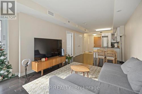 2607 - 242 Rideau Street, Ottawa, ON - Indoor Photo Showing Living Room