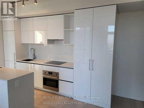 4011 - 1 Yorkville Avenue, Toronto, ON - Indoor Photo Showing Kitchen With Upgraded Kitchen