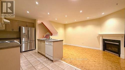 82 Ellesmere Street E, Richmond Hill, ON - Indoor Photo Showing Kitchen