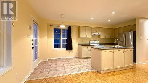 82 Ellesmere Street E, Richmond Hill, ON - Indoor Photo Showing Kitchen