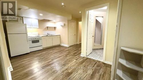 82 Ellesmere Street E, Richmond Hill, ON - Indoor Photo Showing Kitchen With Double Sink