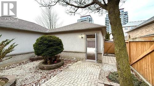 82 Ellesmere Street E, Richmond Hill, ON - Outdoor