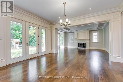 1031 Lakeshore Road W, Oakville, ON - Indoor Photo Showing Living Room With Fireplace