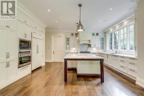 1031 Lakeshore Road W, Oakville, ON - Indoor Photo Showing Kitchen With Upgraded Kitchen