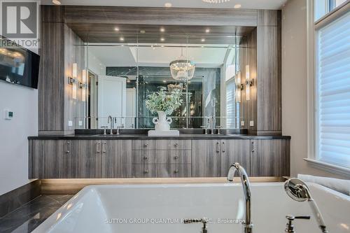 1207 Lakeshore Road W, Oakville, ON - Indoor