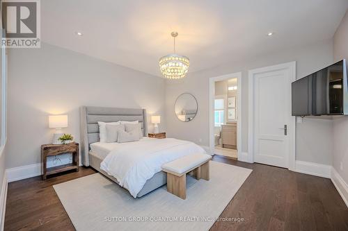 1207 Lakeshore Road W, Oakville, ON - Indoor Photo Showing Bedroom