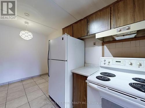 202 - 2 Glamorgan Avenue, Toronto, ON - Indoor Photo Showing Kitchen