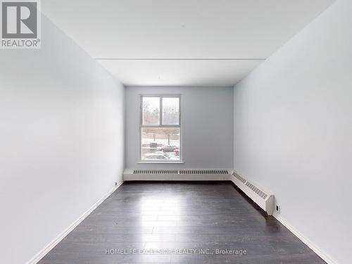 202 - 2 Glamorgan Avenue, Toronto, ON - Indoor Photo Showing Other Room