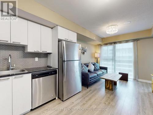 1504 - 2152 Lawrence Avenue E, Toronto, ON - Indoor Photo Showing Kitchen