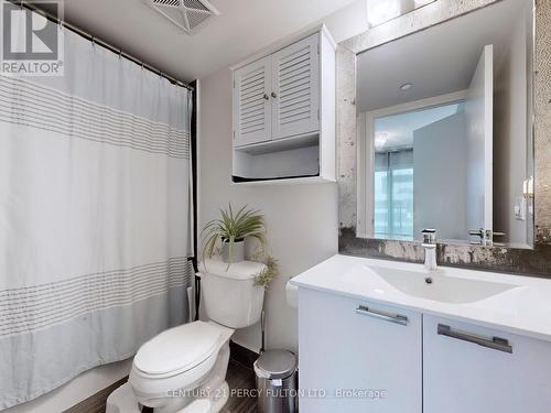 1504 - 2152 Lawrence Avenue E, Toronto, ON - Indoor Photo Showing Bathroom