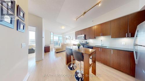 1609 - 75 North Park Road, Vaughan, ON - Indoor Photo Showing Kitchen