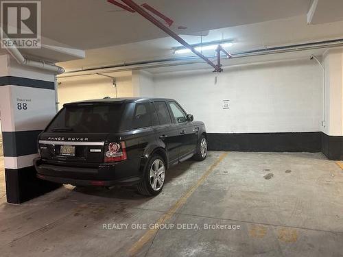 135 High Street W, Mississauga, ON - Indoor Photo Showing Garage