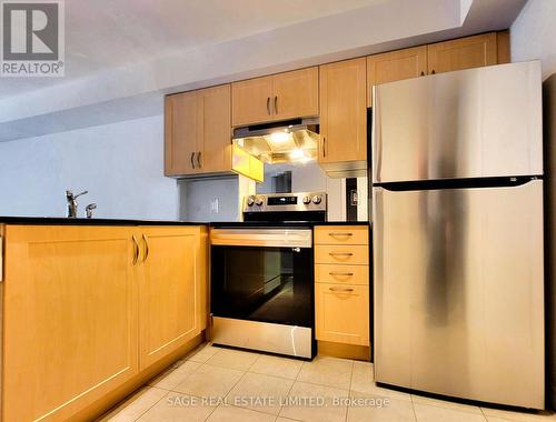 1505 - 801 Bay Street, Toronto, ON - Indoor Photo Showing Kitchen