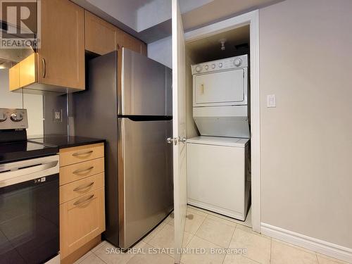 1505 - 801 Bay Street, Toronto, ON - Indoor Photo Showing Laundry Room