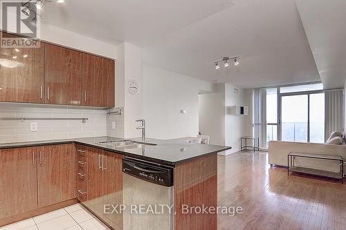 1602 - 5793 Yonge Street, Toronto, ON - Indoor Photo Showing Kitchen