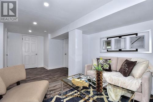 51 Gladman Avenue, Newmarket, ON - Indoor Photo Showing Living Room