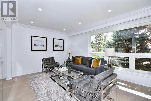 51 Gladman Avenue, Newmarket, ON - Indoor Photo Showing Living Room