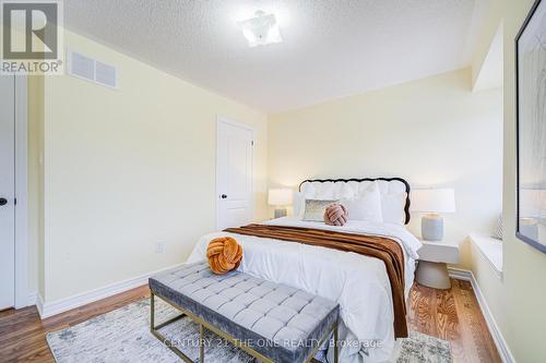 17 Venture Avenue, Richmond Hill, ON - Indoor Photo Showing Bedroom