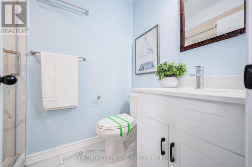 17 Venture Avenue, Richmond Hill, ON - Indoor Photo Showing Bathroom