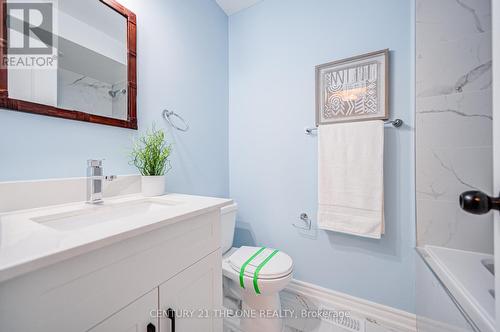 17 Venture Avenue, Richmond Hill, ON - Indoor Photo Showing Bathroom