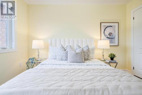 17 Venture Avenue, Richmond Hill, ON - Indoor Photo Showing Bedroom